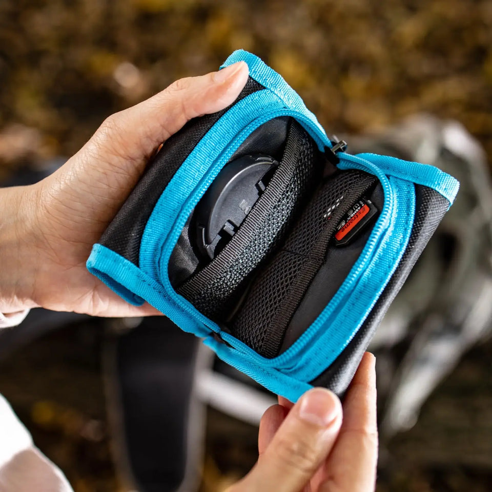Sacoche pour 4 batteries - Photo > Accessoires pour appareils photo > Chargeurs > Accessoires pour batteries