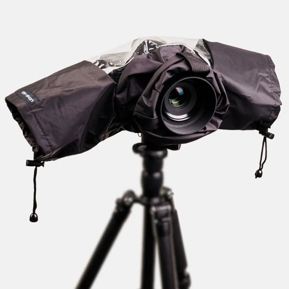 Regenhoes voor camera: Weerbestendige bescherming voor spiegelreflexcamera's en systeemcamera's, gemaakt van nylon.