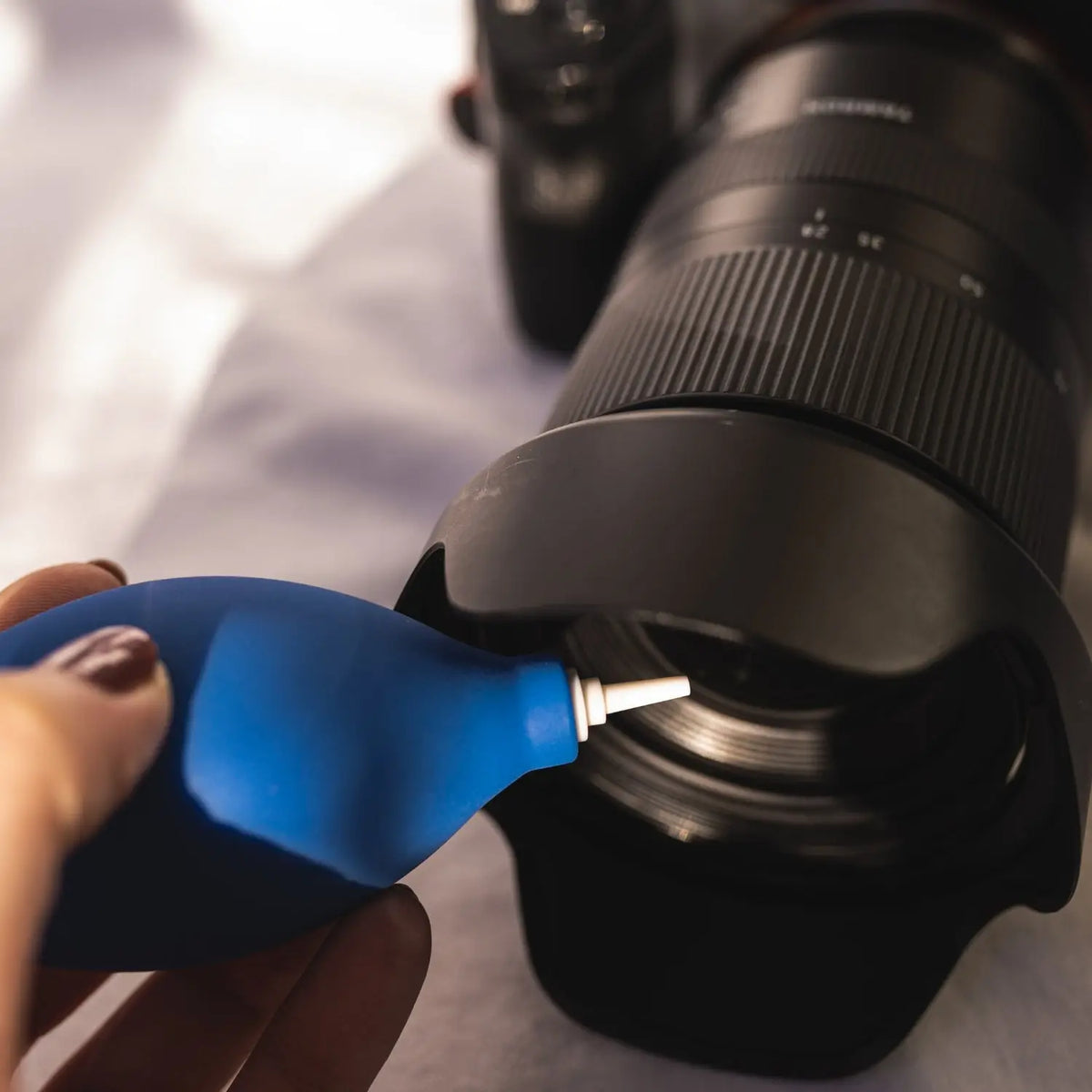 Small bellows for cleaning cameras and lenses
