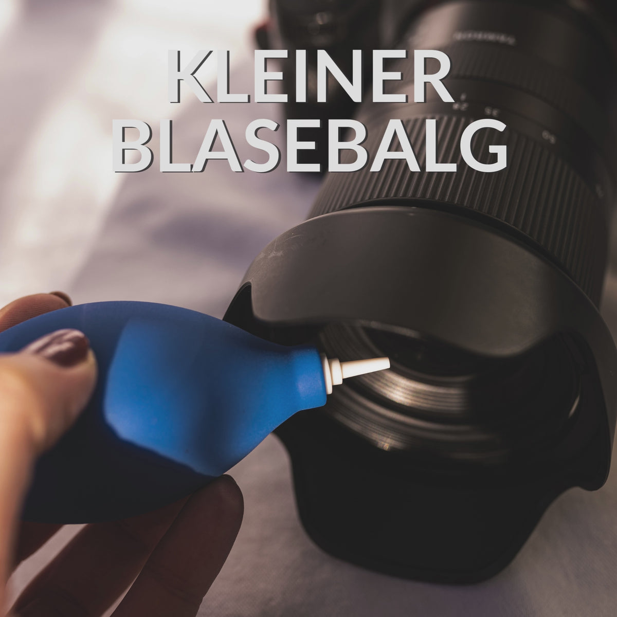 Small bellows for cleaning cameras and lenses